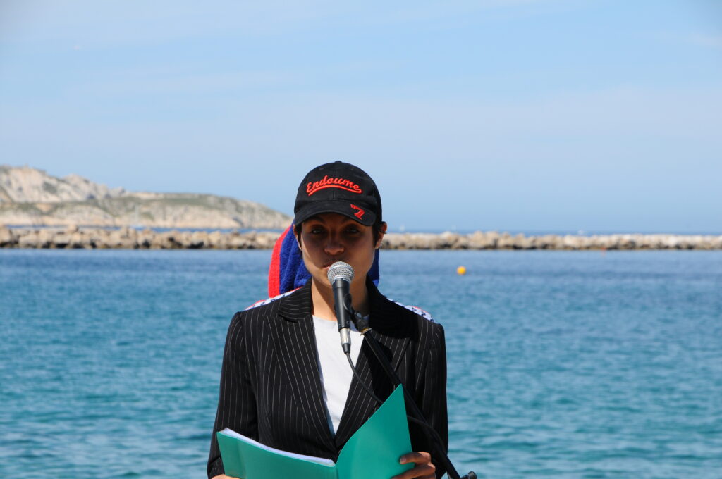 André Fortino & Lou Villapadierna, Longue Langue en béton, performance