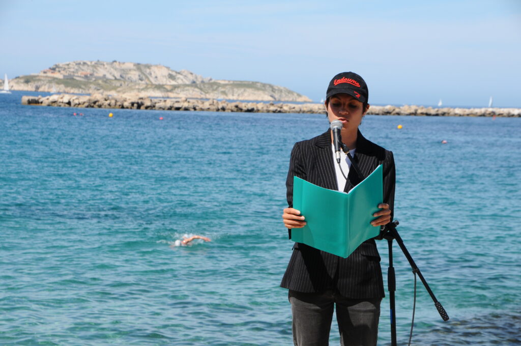 André Fortino & Lou Villapadierna, Longue Langue en béton, performance