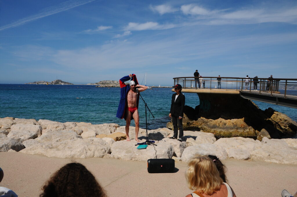 André Fortino & Lou Villapadierna, Longue Langue en béton, performance