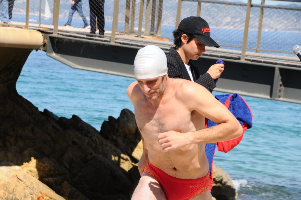 André Fortino & Lou Villapadierna, Longue Langue en béton, performance