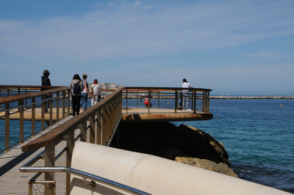 André Fortino & Lou Villapadierna, Longue Langue en béton, performance