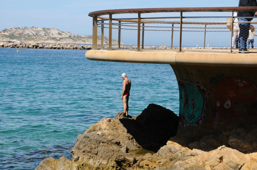 André Fortino & Lou Villapadierna, Longue Langue en béton, performance